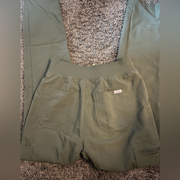 Womens Figs Set - Picture 8 of 9